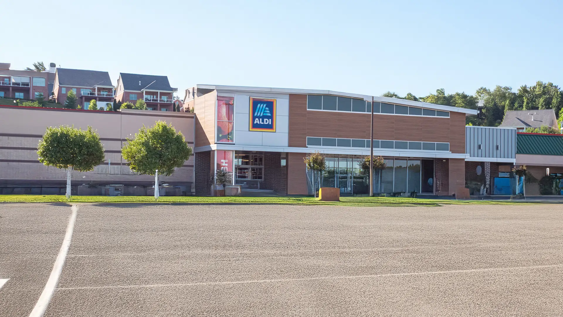 Aldi-grand-opening-parking-lot
