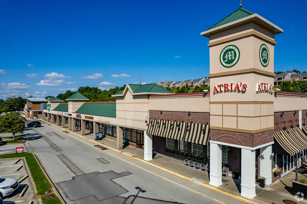 strip center Atria's angle